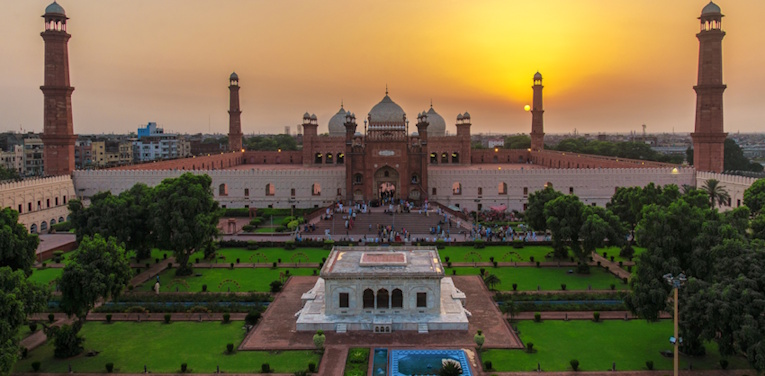 How to Call Pakistan from Canada - Badshahi Mosque, Lahore, Pakistan